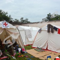 Mercredi, 12 février 2014 - La Croix Rouge du Burundi a installé des tentes à l’hôpital dit Roi Khaled et les victimes de l'inondation y sont soignées parce que la capacité d'accueil a été dépassée. ©O.N/Iwacu