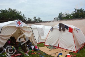 Mercredi, 13 février 2014 - La Croix Rouge du Burundi a installé des tentes à l’hôpital dit Roi Khaled et les victimes de l'inondation y sont soignées parce que la capacité d'accueil a été dépassée. ©O.N/Iwacu