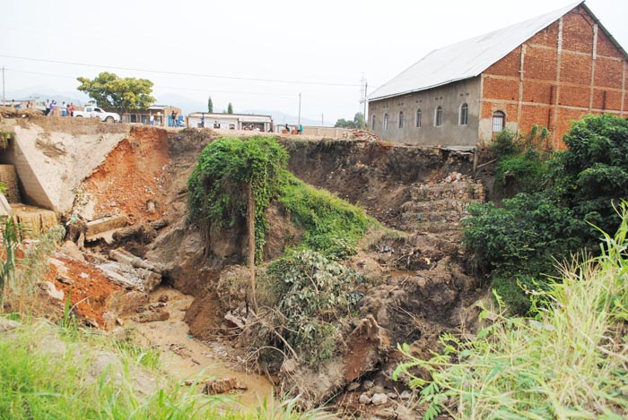 Une église construite au bord de la rivière Nyabagere sur le point de s’effondrer  ©Iwacu