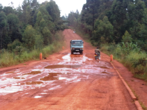 La route Makebuko-Ruyigi est aujourd'hui quasiment impraticable. La population réclame sa réhabilitation ©Iwacu