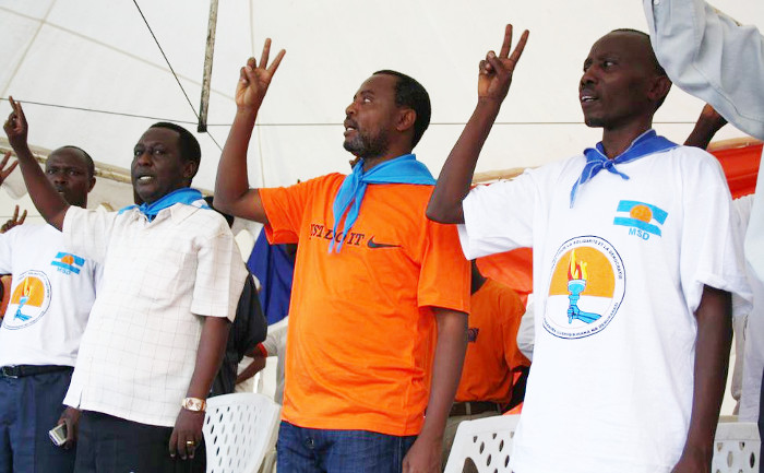 Alexis Sinduhije et des membres du MSD lors de la campagne des communales, en 2010, à Nyakabiga ©Iwacu