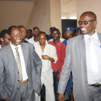 Après la confrontation entre le president de l'ADC Ikibiri avec des représentants du Cndd-Fdd, des Imbonerakure et ceux de la Rema FM devant le substitut du procureur ©D.N/Iwacu