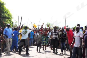 Mercredi, 16 avril 2014 - La population de Kiyange II, commune Buterere en mairie de Bujumbura, s’oppose à la mise en application d’un jugement en rapport avec une propriété foncière. ©R.N/Iwacu