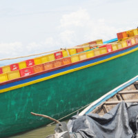 Des bateaux remplis des produits Brarudi exportés vers la Tanzanie et la R.D.C à partir du port de Rumonge ©Iwacu