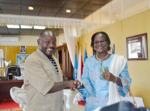 L'ancienne coordonatrice du système des Nations Unies avec le président Pierre Nkurunziza ©Iwacu