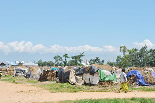 Vue partielle des huttes des déplacés dans le quartier de Carama dans la commune de Kinama ©Iwacu