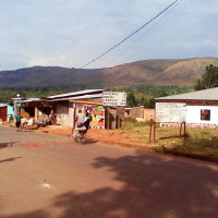 Des kiosques se trouvant sur la route Ruyigi-Cankuzo à côté du Tribunal de Résidence ©Iwacu