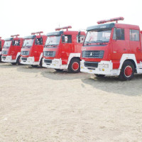 Mercredi 9 juillet 2014 - Six camions anti-incendie et 1819 pièces de tôles ondulées, le tout d’une valeur de 5 millions de dollars américains, c’est le lot de matériel que l’ambassade de la République Populaire de Chine a remis officiellement au gouvernement burundais ©P. N/Iwacu