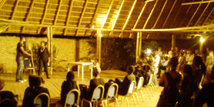 Lors de la soirée de restitution de la formation au jeu d'acteur, au Vuvuzela, ce 23 juillet ©Iwacu