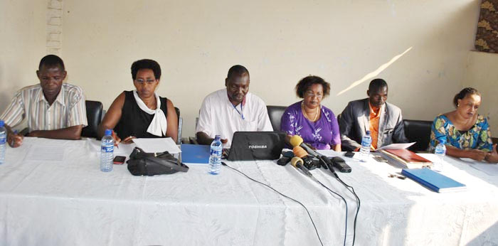 Les représentants des huit syndicats lors de la conférence de presse ©Iwacu