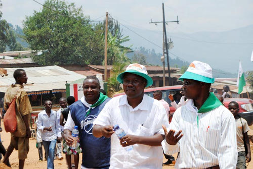 A Isare, les militants du camp Léonce Ngendakumana tenaient leur réunion juste à quelques mètres ©Iwacu 