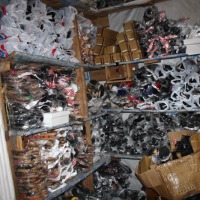 Un stand de chaussures importées de l’Ouganda ©Iwacu