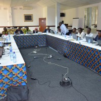 Les participants, lors l’atelier, en train de discuter sur l’harmonisation de la régulation des médicaments dans l’EAC ©Iwacu