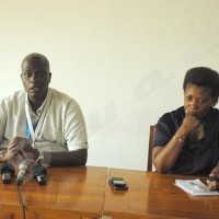 Le président de l’Abr (à gauche) lors de sa conférence de presse