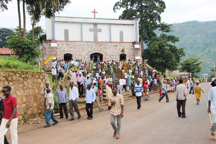 Sortie de messe à Buhonga 