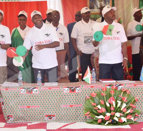Lancement de la campagne référendaire par le président Pierre Nkurunziza, 2ème à droite, et les ténors du Cndd-FDD  ©Hervé Mugisha/Iwacu