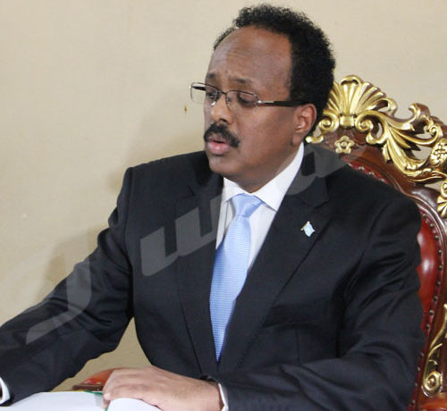 Du 18 au 19 février, Mohamed Abdoulahi, président somalien a effectué une visite au Burundi.Signature dans le livre d'or