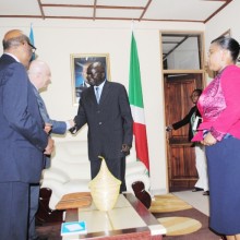 Le 2ème vice-président de la République accueillit Périn L.Saint Ange, directeur régional (Afrique de l’est et australe) du Fida ©Iwacu