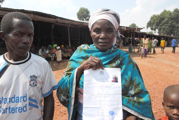 Capitoline Bampigiyeko, displaying a document indicating that she is a prohibited immigrant in Tanzania ©Iwacu