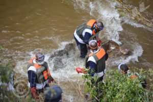 Civil protection rescuers attempt to recover the second body from the Mubarazi.