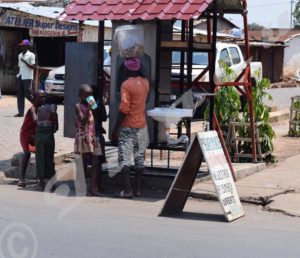 On Avenue de l’ Université, every passer-by can drink fresh water for free.