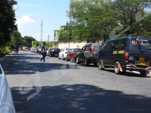 Vehicles queuing up at Kinindo City Oil gas station 