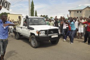 Soldiers being cheered by protesters in 2015. At times, protesters were seen hiding behind soldiers to escape police violence