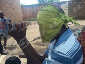 Mujuriro showing how he was blindfolded and bound for 17 days.