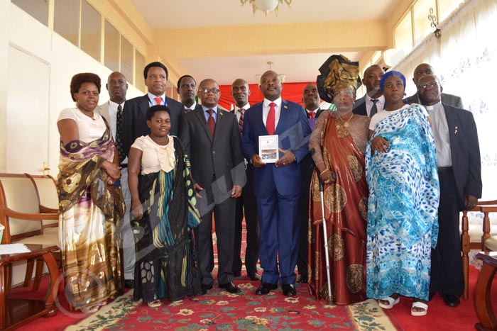 The Members of the CNDI presents the 86 page-report to the head of state