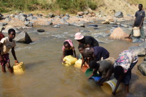 The inhabitants of rural Gikungu fetch water from the Ntahangwa River. 