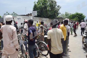  Bicycle-taxi riders denounce the robbery observed in their daily activities 