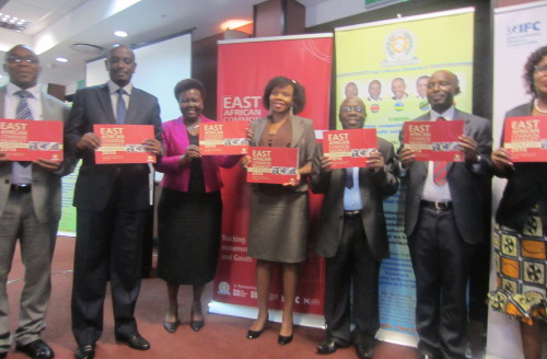 Les officiels participants à la rencontre sur la carte de pointage, à Arusha ©Iwacu