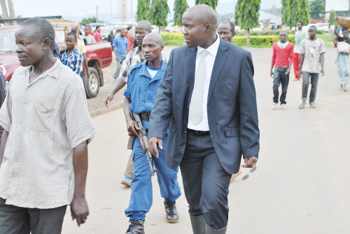 Saidi Juma, maire de la ville de Bujumbura s’est vite dépêché pour constater les dégâts ©CSU/Iwacu
