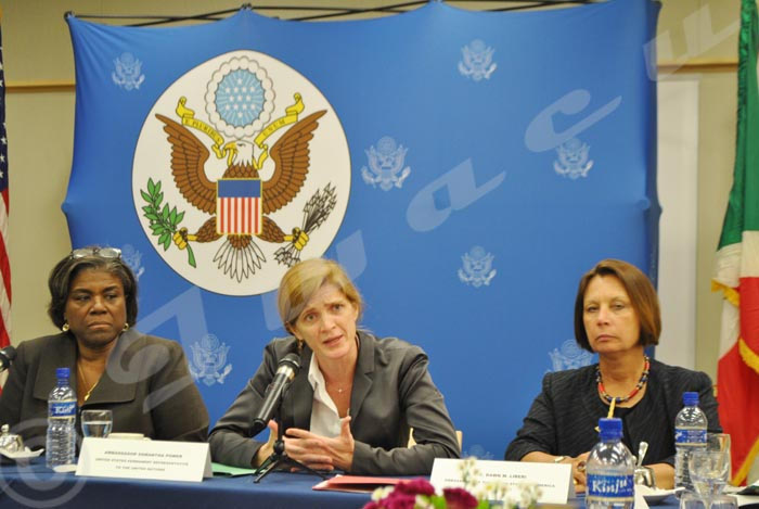 De gauche à droite : l'ambassadeur Linda Thomas-Greenfield, du Bureau des Affaires Africaines au Secrétariat d’État, l'ambassadeur Samantha Power, représentante permanente des États-Unis au Nations Unies et l'ambassadeur Dawn Liberi