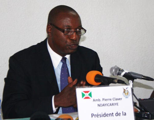 Pierre Claver Ndayicariye, président de la CENI, lors du point de presse de ce mardi ©Iwacu