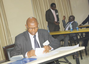Agathon Rwasa a été le premier acteur politique invité à signer le code de conduite, après les partis politiques ©Iwacu