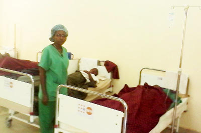 Dr Toyota Vestine Niyonsenga rend visite à ses patientes ©Iwacu