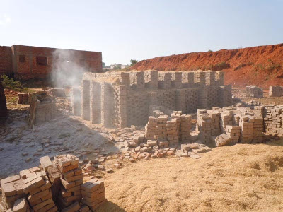 L’un des endroits où on fabrique des briques cuites à Gitega ©Iwacu