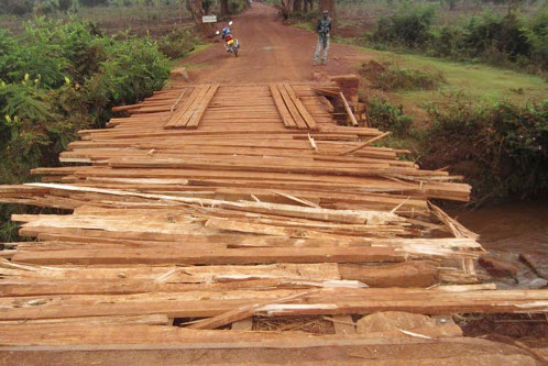 Le pont en question entre les communes Kayokwe et Nyabihanga ©Iwacu