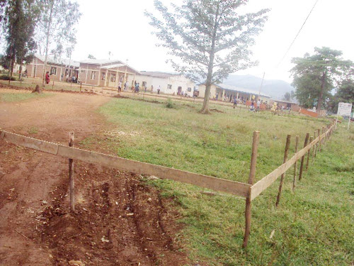 Implantation de la permanence du Cndd-Fdd devant le bureau de la commune Rugombo ©Iwacu