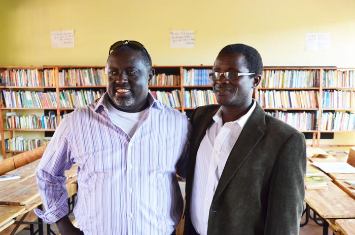 Les deux initiateurs du projet, heureux après l'inauguration ©Iwacu