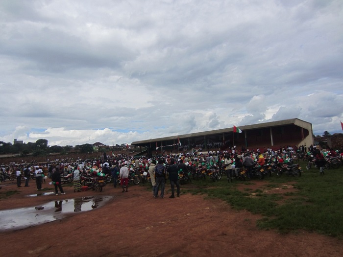 D'habitude les militants du Cndd-Fdd sont plus nombreux  mais samedi dernier le Stade de Gitega était presque vide ©Iwacu