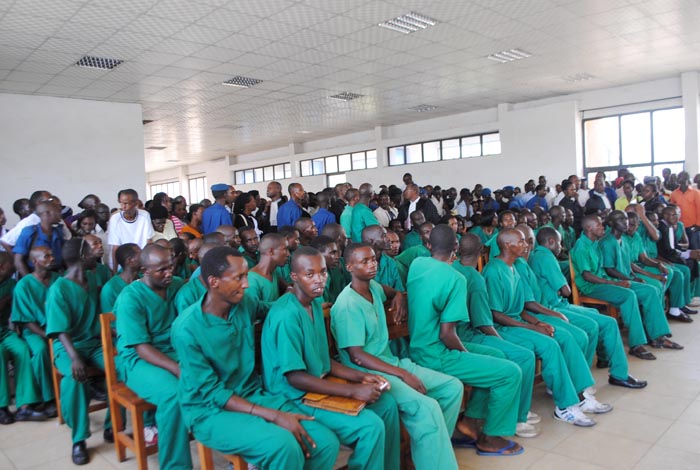 Les jeunes du MSD devant le Tribunal de Grande Instance de Bujumbura en mars 2014 ©Iwacu