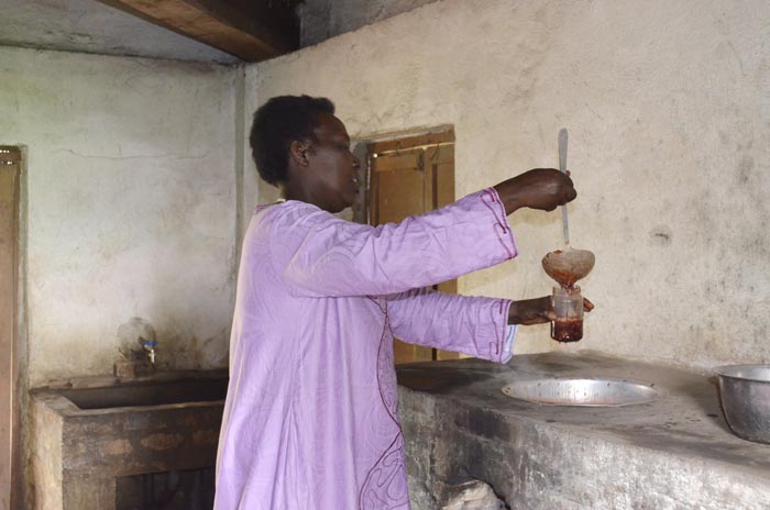 Bien qu’elle ait la soixantaine, Rita Kayoya bataille pour faire de la confiturerie de Bugarama une entreprise rentable et innovante. Avec les membres de cette association, elle produit une confiture de fraise appréciée par les meilleures boutiques de Bujumbura.