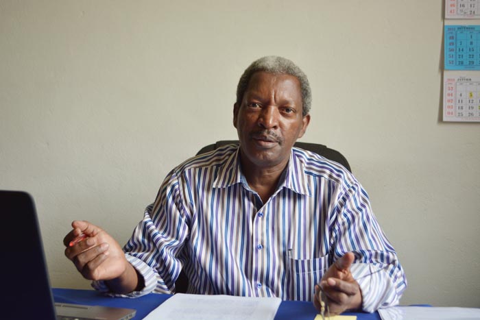 Professeur Joseph Ndayisaba : « C’est un mauvais service qu’on leur rend, car on les fait croire qu’ils ont réussi. »