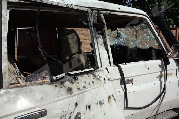 Le véhicule du général Athanase Kararuza criblé de balles juste après son assassinat.