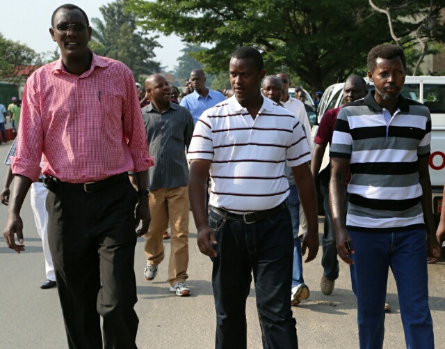 Alexandre Niyungeko (au milieu) lors d’une marche manifestation des journalistes