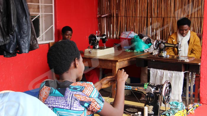 Les femmes-handicapées, grandes couturières à Muramvya, forcent le respect.