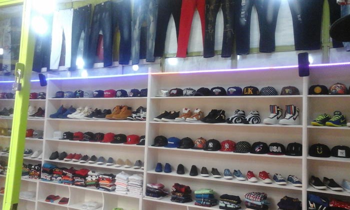 Article divers : pour avoir les dollars, les importateurs des articles d’habillements et des chaussures s’approvisionnent au marché parallèle