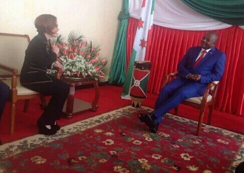 La nouvelle ambassadrice des Etats-Unis s’est exprimée en kirundi en présentant sa lettre de créance. 